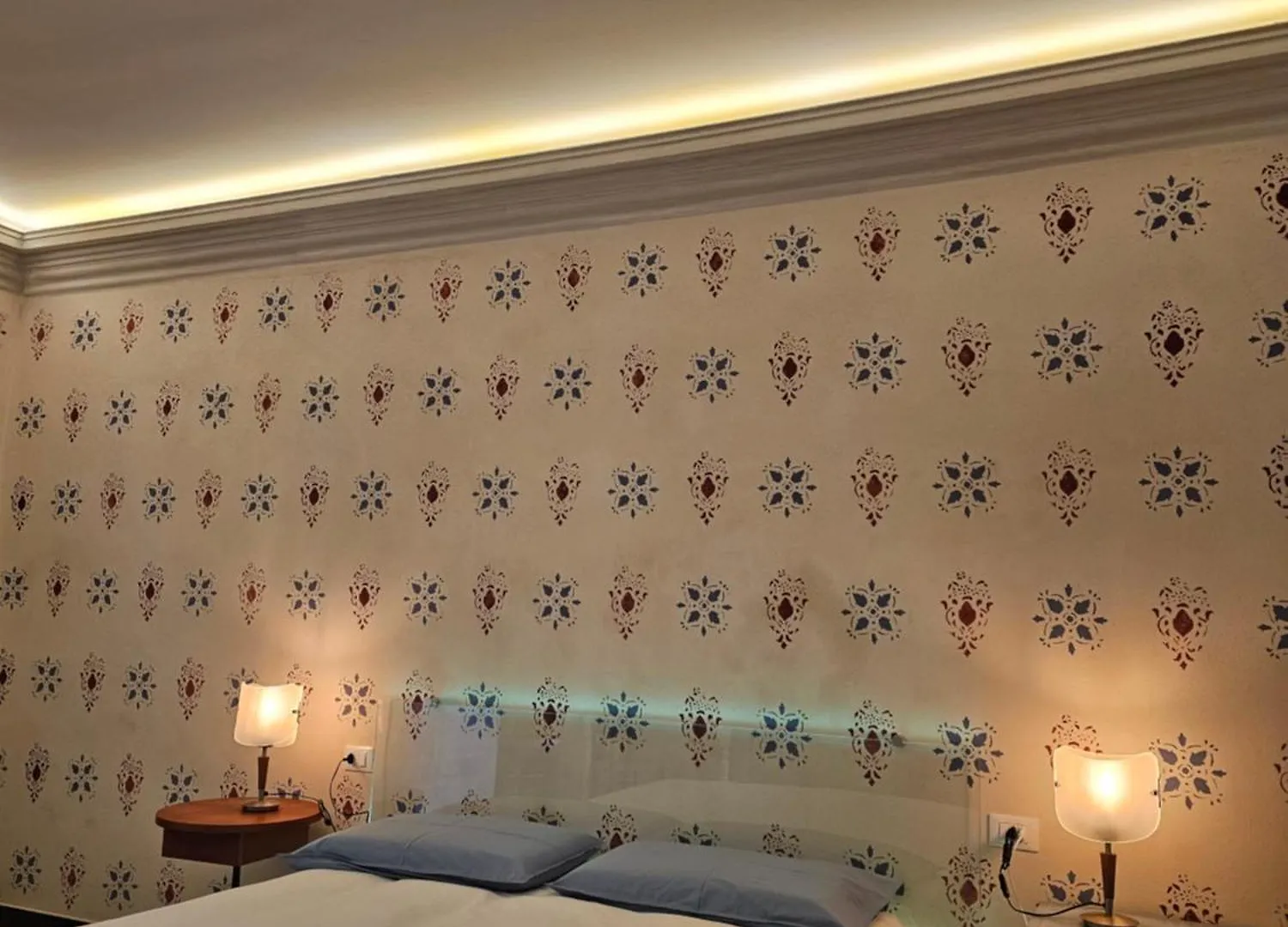 Blu Oltremare Camere Bijoux 瓦拉泽 住宿加早餐酒店